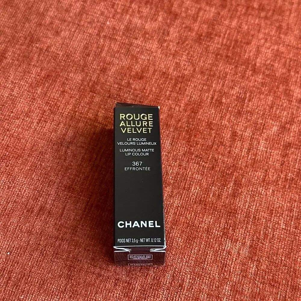 Chanel Rouge Allure Velvet Lip Colour in 367 Effrontee